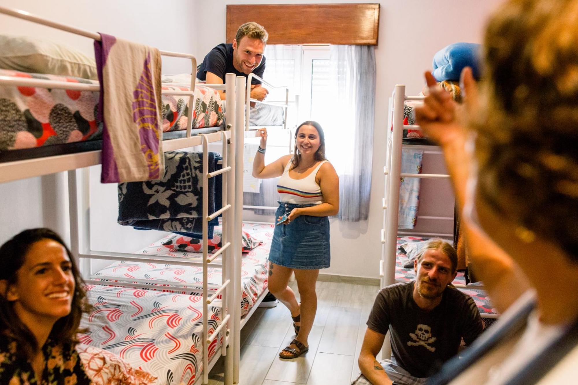 Rising Cock Party Hostel لاغوس الغرفة الصورة